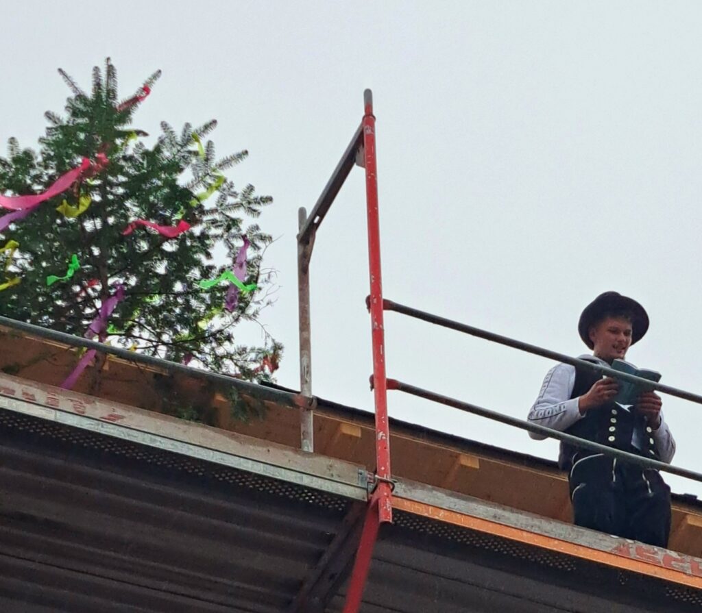 Richtfest für den Neubau von 18 Mietwohnungen in Nollingen erfolgreich gefeiert!